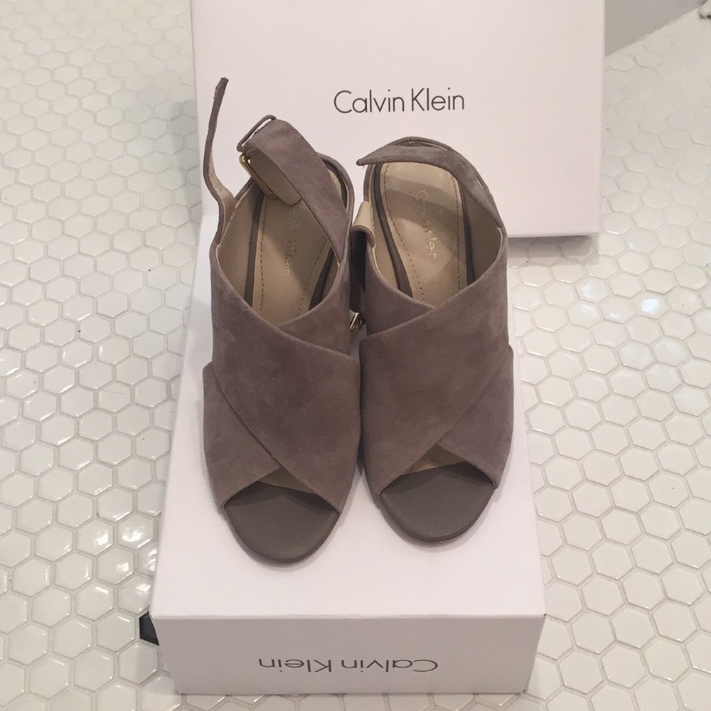 Calvin Klein Suchi Suede sandals size 6